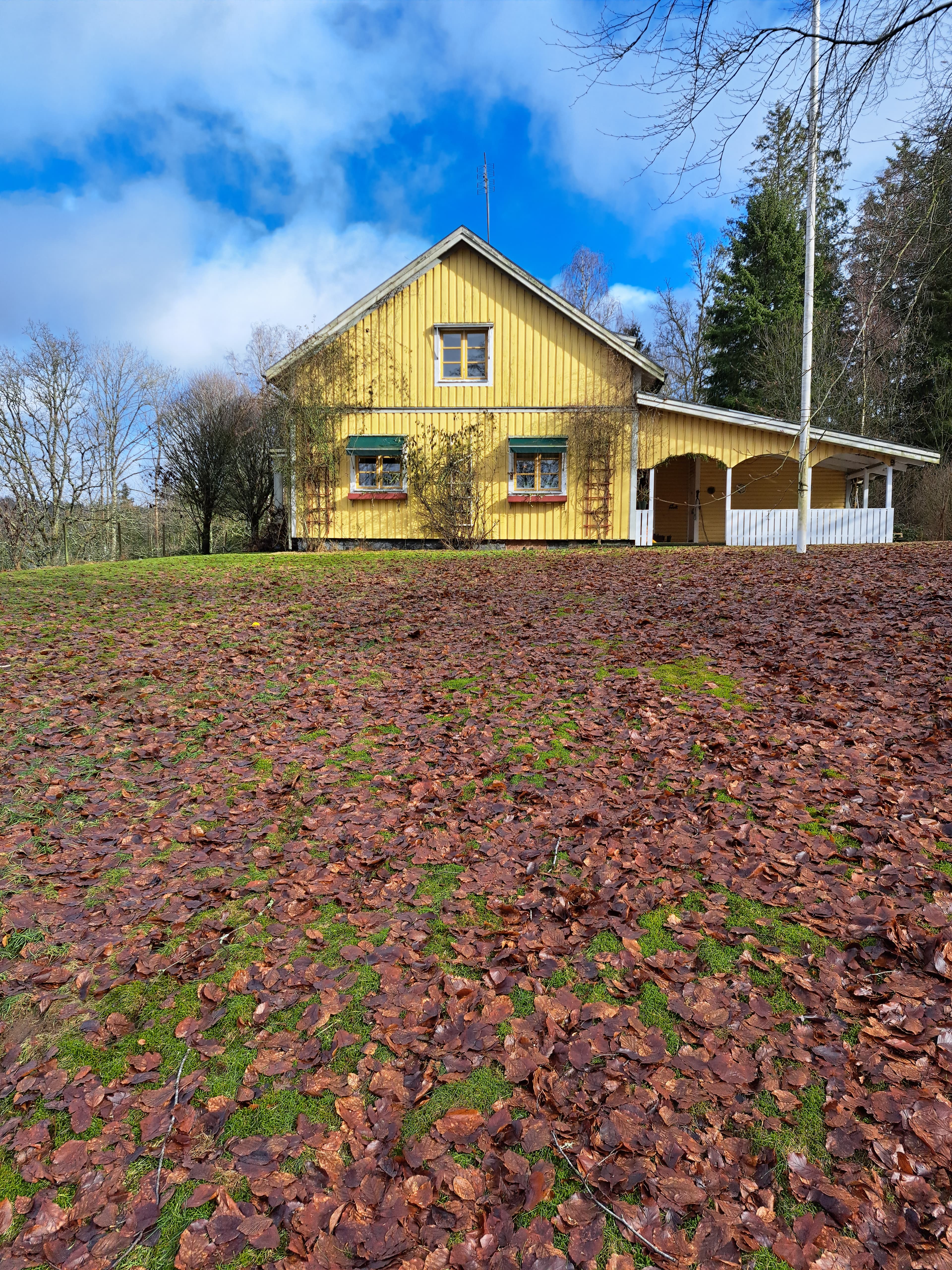 Liten gård  - Hultgränd 9, 51796 Hultafors - Bild 1 av 8