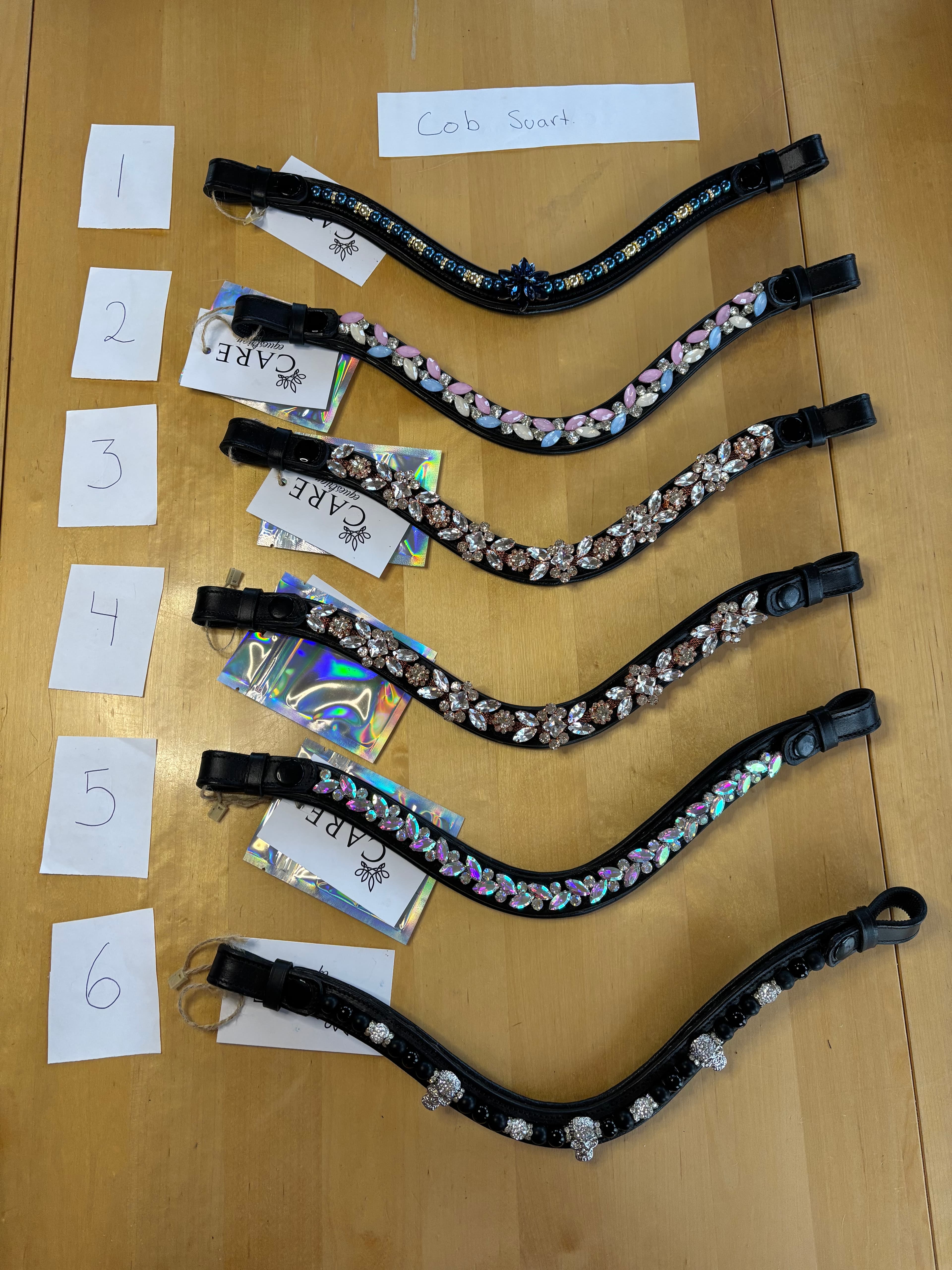 Handsydda pannband, strl cob i svart läder.